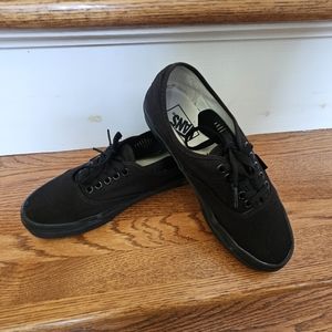 Vans Sneakers; Size: US Men 7.0 (US Women: 8.5); Color: Black
